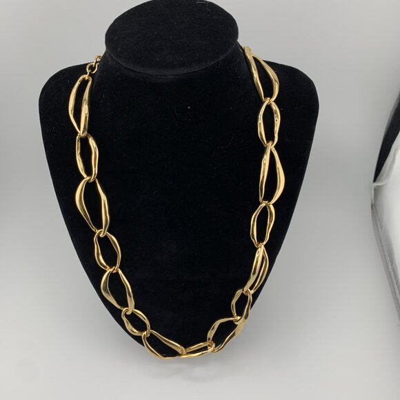Stunning & Substantial Gold-Tone Chain Link Necklace - Picture 4 of 5